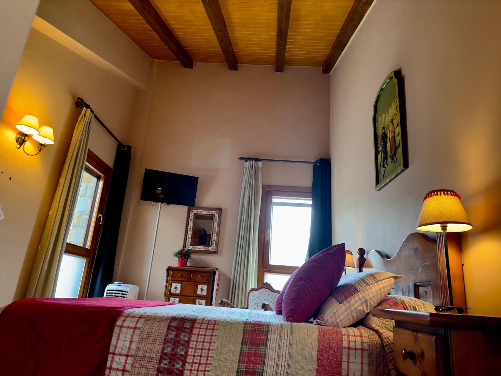 La Llardana Guest House Benasque Exterior photo