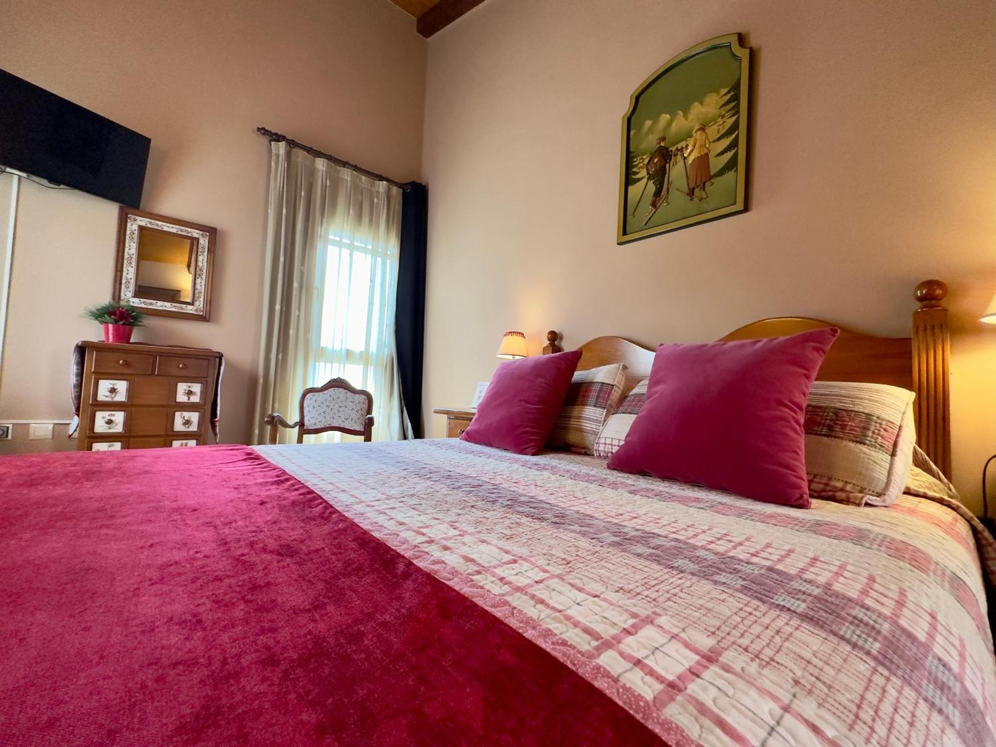 La Llardana Guest House Benasque Exterior photo