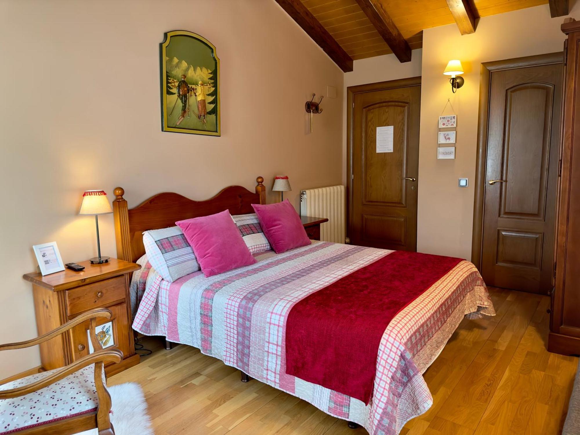 La Llardana Guest House Benasque Exterior photo