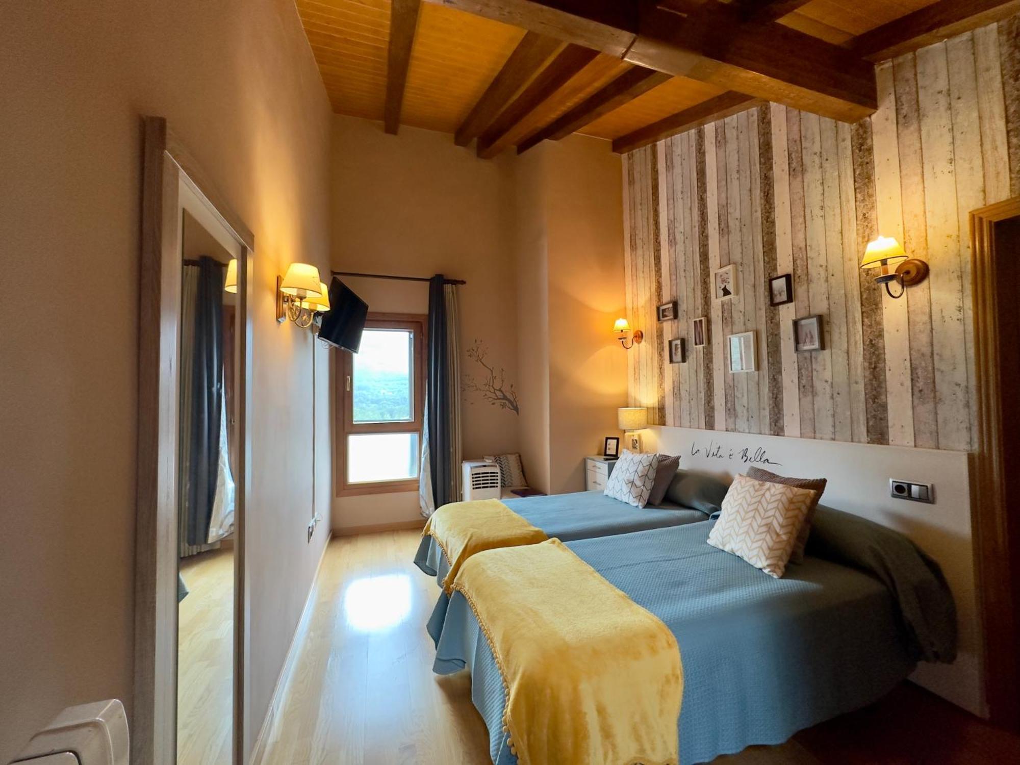 La Llardana Guest House Benasque Exterior photo