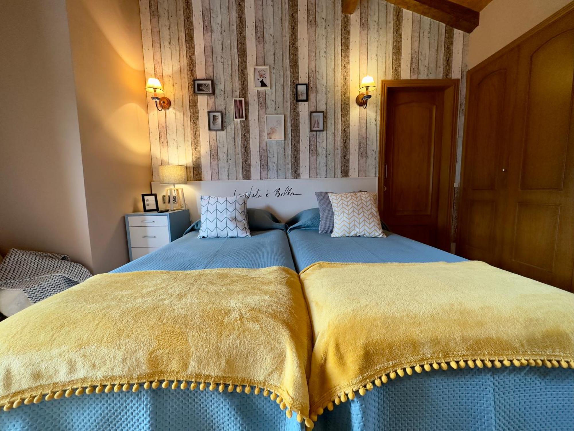 La Llardana Guest House Benasque Exterior photo